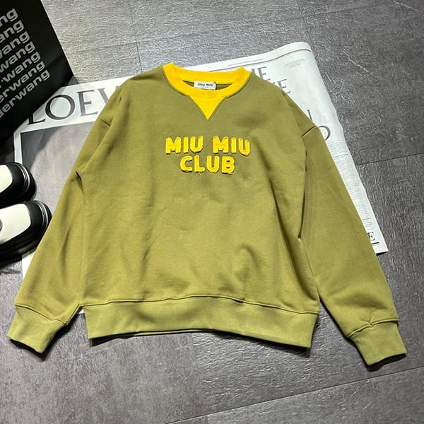 希少ミュウミュウ 偽物 刺繍ロゴ入り コットンフリース スウェットシャツ MJL90612HF